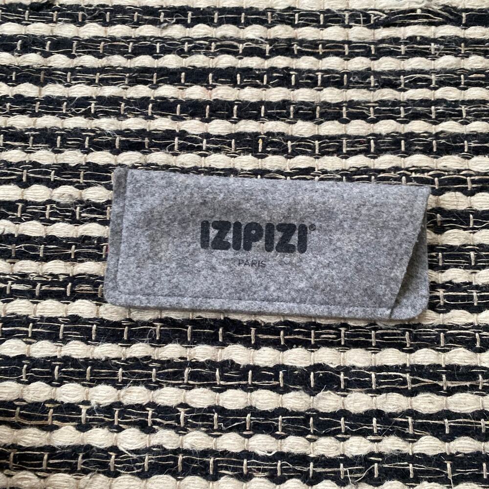 🌿IZIPIZI Paris Gray Felt Slip Eye Sunglasses Textured Pouch